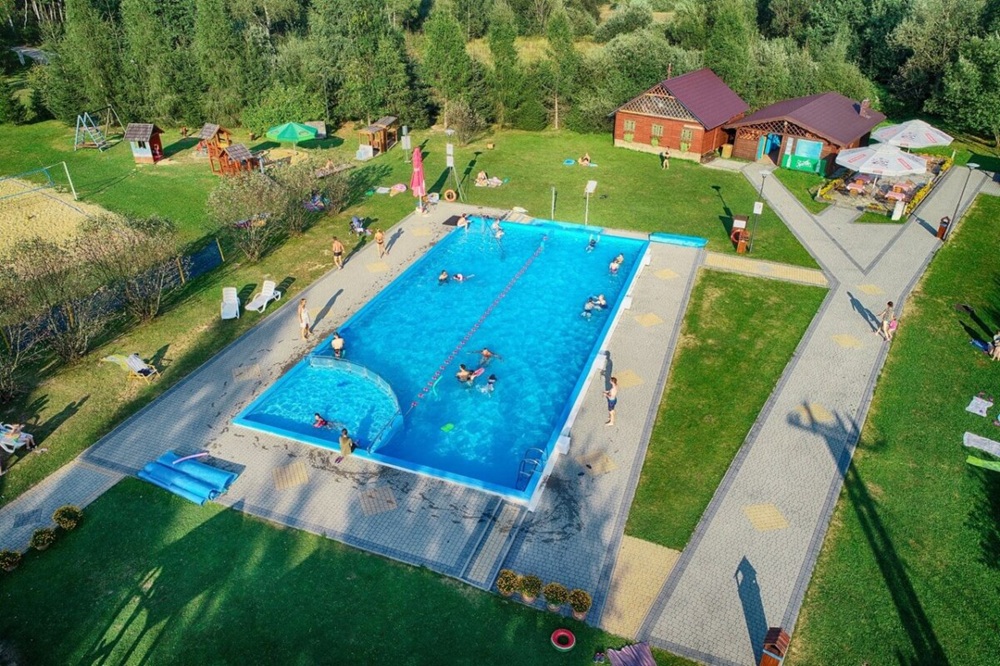 basen w ośrodku Domki w Lesie Basen w osadzie Domki w Lesie